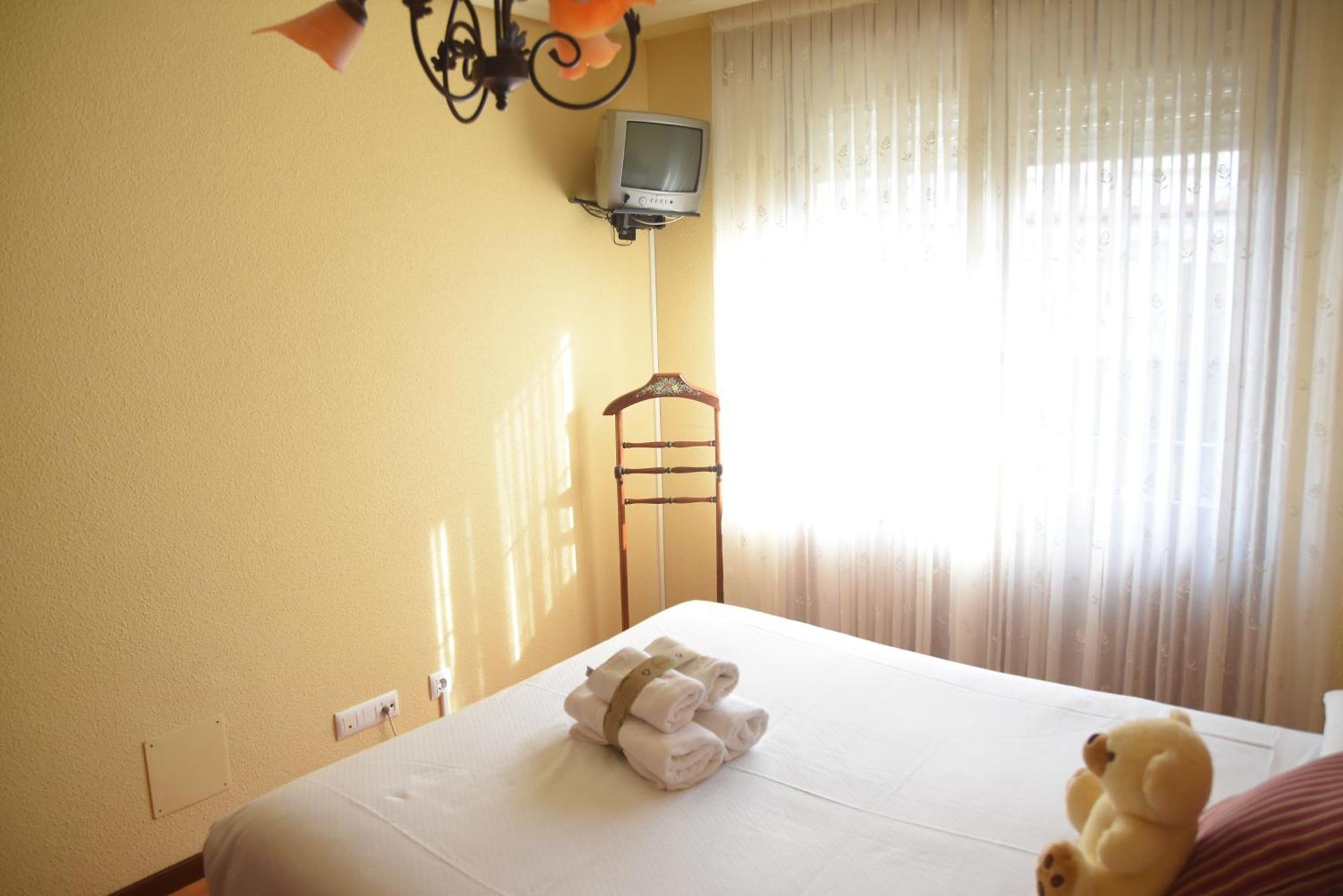 Chalet En Urbanizacion Con Piscina Argoños Exteriör bild